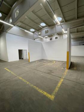 2023-06-26 20.43.19 (5).jpg - Halle zur Miete in Schwerin