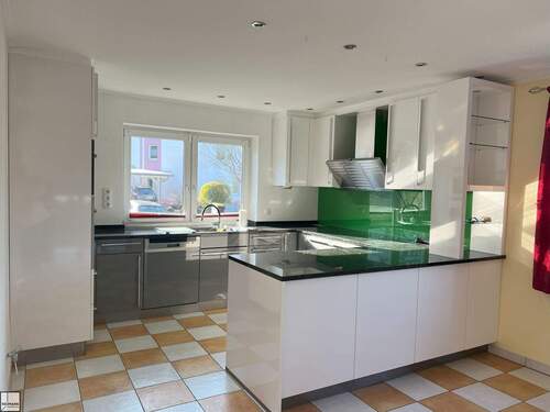 Offene Küche mit Einbauküche - 