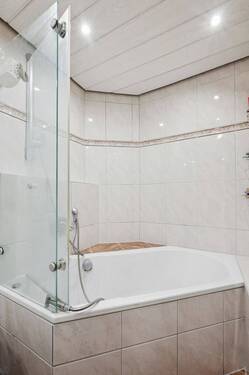 Großzügige Eckbadewanne - 