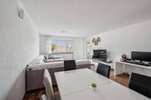 Platz für die ganze Familie im Wohnzimmer - 