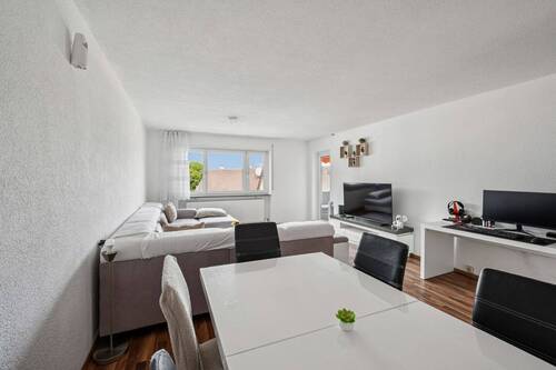 Platz für die ganze Familie im Wohnzimmer - 