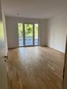 Wohnbereich mit offener Küche - 2 Zimmer Etagenwohnung in Berlin