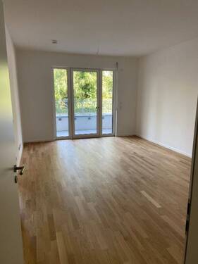 Wohnbereich mit offener Küche - 2 Zimmer Etagenwohnung in Berlin