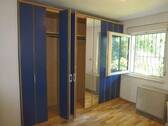 großer Einbauschrank im Schlafzimmer - 