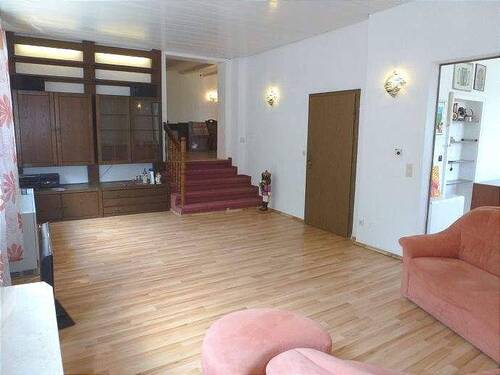 ... mit etwa 2,90 lichter Raumhöhe - 5 Zimmer Etagenwohnung zur Miete in Karlsruhe