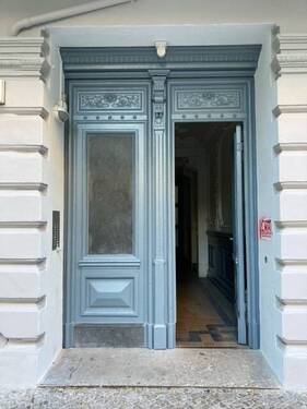 Hauseingang - Etagenwohnung mit 68,00 m&sup2; in Berlin zum Kaufen