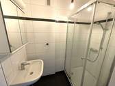 Bad mit Dusche - 