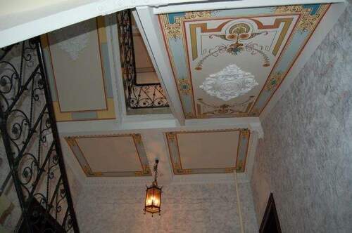 Treppenhaus mit Deckengemälden - Büro mit 61,00 m&sup2; in Dresden zur Miete