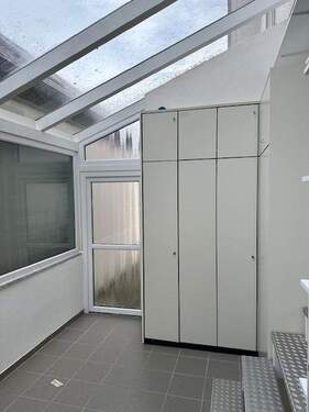 Stuhllager zur Straße/Hof - 