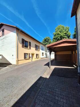 Haus mit Carport - 6 Zimmer Doppelhaushälfte zum Kaufen in Nalbach
