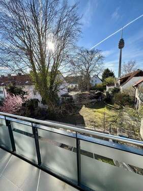Balkon mit Blick in den Garten - 