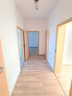 Flur - 3 Zimmer Etagenwohnung zur Miete in Chemnitz