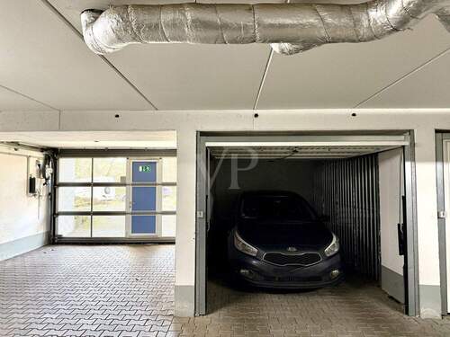 Einzelgarage mit elktr. Tor - 