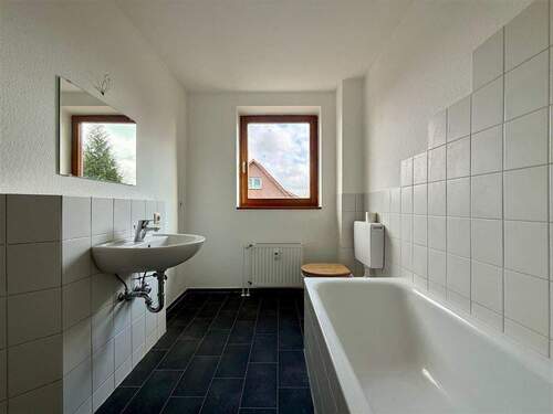 Wannenbad mit Fenster - 