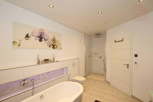 Bad mit Dusche - 