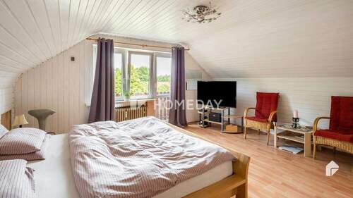 1. OG Schlafzimmer 2 - 