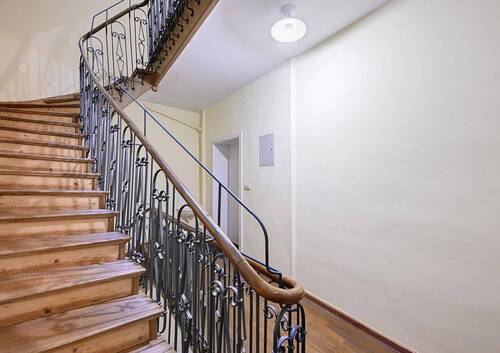 Flurtreppe - 5 Zimmer Etagenwohnung zum Kaufen in München