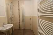 Beispiel Bad mit Dusche - Erdgeschoss-Wohnung mit ebenerdiger Dusche u. Balkon...Einfacher gehts nicht!