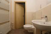 Beispiel Bad mit Dusche - 2 Zimmer Etagenwohnung zur Miete in Freiberg