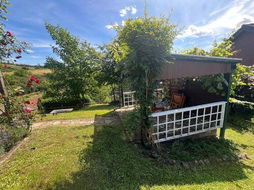 Garten mit überdachten Freisitz - 