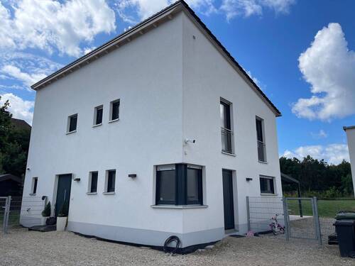 Bild 1 - Freistehendes Haus mit Doppelgarage und Lager in Burgthann-Oberferrieden