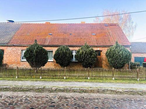 Wohnen auf dem Land - Haushälfte mit Potenzial in ländlicher Idylle bei Altentreptow