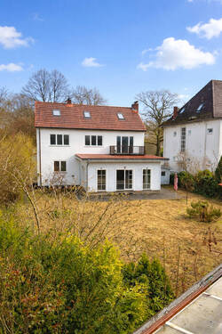 Helles Haus mit sonnigem Garten - 7 Zimmer Mehrfamilienhaus, Wohnhaus zum Kaufen in Hamburg / Groß Borstel