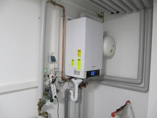 Gas-Brennwerttherme.JPG - 
