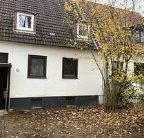 Charmantes Mittelreihenhaus mit malerischen Garten - Modernisierungspotenzial in Top-Lage - Reinbek