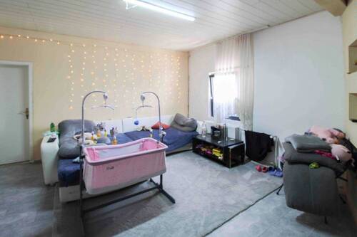 Wohnzimmer - 9 Zimmer Einfamilienhaus zum Kaufen in Monsheim