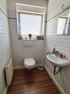 Gäste-WC mit Tageslicht - 