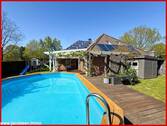 Blick vom Pool zum Haus - 