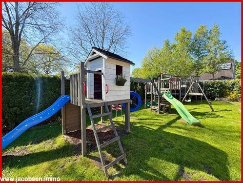 Kinderspieleparadies im Garten - 