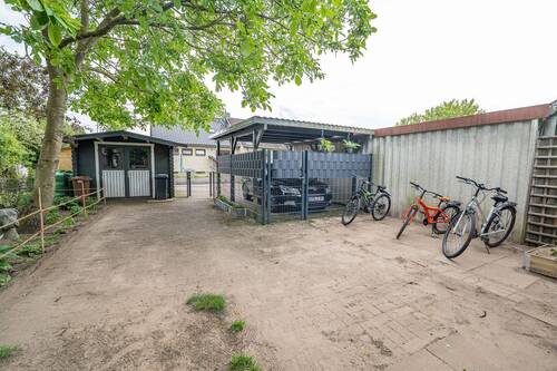 Garten mit Carport - 