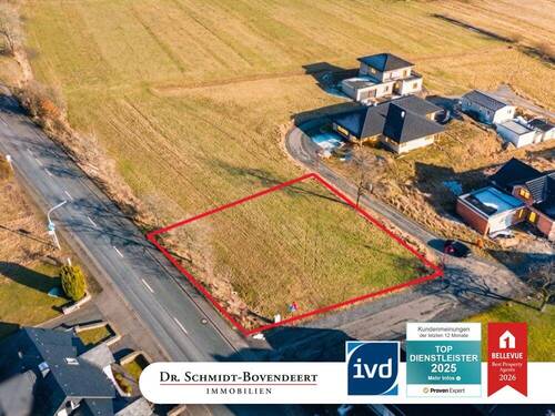 Bild 1 - Platz für Familie, Sonne und Zukunft - Baugrundstück in Südwestlage in 57629 Kirburg!