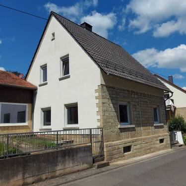 Hausansicht - 4 Zimmer Einfamilienhaus zum Kaufen in Staudernheim
