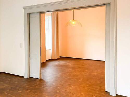 Blick ins Wohnzimmer - 