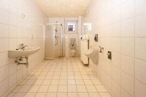 Badezimmer (Souterrain) - 