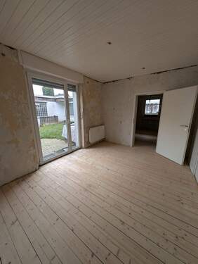 Wohnzimmer mit Ausgang zum Garten.jpg - 