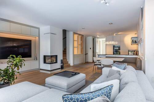 Offener Wohn- und Essbereich - 6 Zimmer Doppelhaushälfte zum Kaufen in München