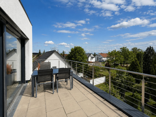 Dachterrasse - Stilvolle 4-Zi-Wohnung in Bernhausen mit Südbalkon, EBK und Tiefgaragenstellplatz