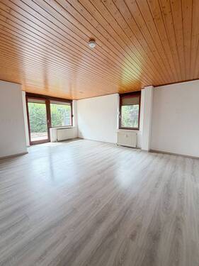 Wohnzimmer - Gemütliches Wohnen mit Terrasse, Gartenzugang und eigenem Kellerbereich