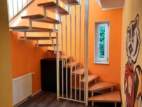 Treppe zum Schlafbereich im Souterrain - 