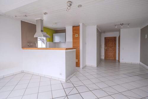 Blick Küche - 2 Zimmer Etagenwohnung zum Kaufen in Andernach