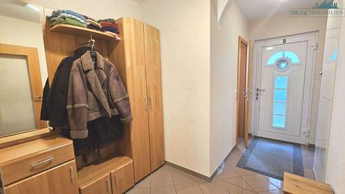 Eingangsbereich/Diele - Reihenmittelhaus mit 135,00 m&sup2; in Gießen zum Kaufen