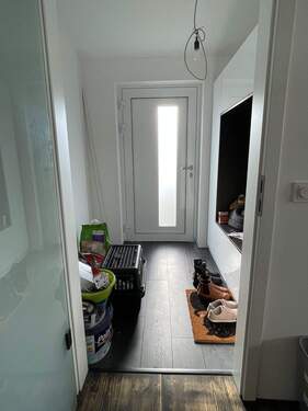 Eingang.jpg - 2 Zimmer Einfamilienhaus in Heroldsbach