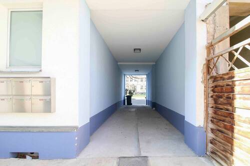 Hinteransicht (1) - 2 Zimmer Mehrfamilienhaus, Wohnhaus in Gera