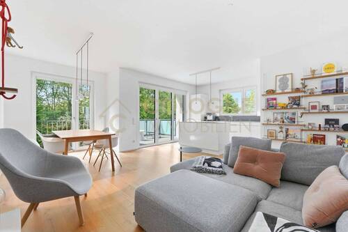 Wohn- und Esszimmer mit offener Küche - 