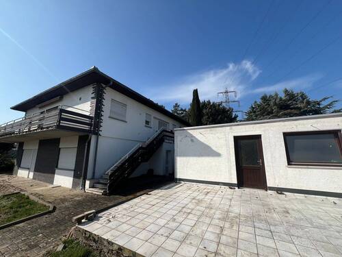 Rückansicht mit Anbau an die Garage - 7 Zimmer Bungalow zum Kaufen in Bad Kreuznach-Winzenheim
