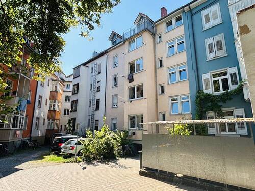 Aussenansicht - Familienfreundliche 4,5-Zimmer-Wohnung mit Balkon, Loggia und Pkw-Stellplatz